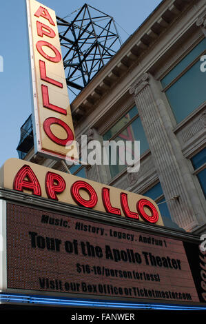 APOLLO THEATRE SIGNER CENT VINGT CINQUIÈME RUE HARLEM MANHATTAN NEW YORK USA Banque D'Images