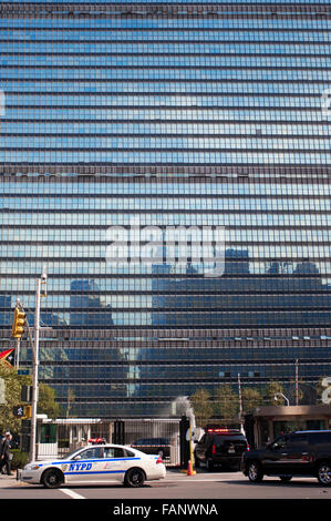 NEW YORK, le bâtiment du siège de l'Organisation des Nations Unies dans la ville. Entre la 42e et la 48e Rue à la 1e Avenue. (Visite guidée Banque D'Images