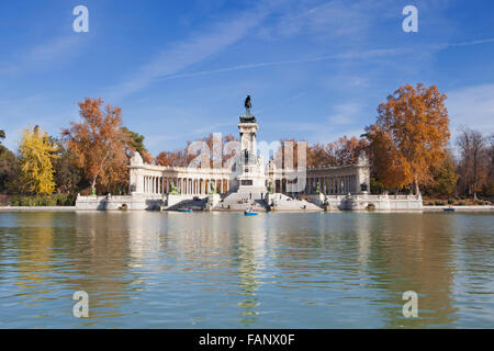 Monument au roi Alphonse XII au célèbre parc Retiro, Madrid, Espagne Banque D'Images