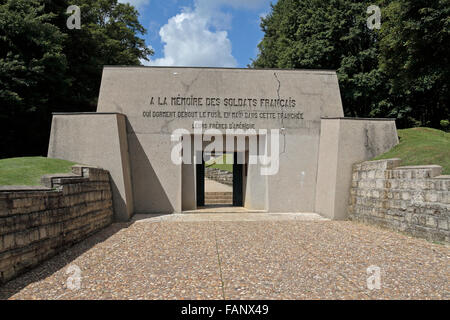 L'entrée de la Tranchée des Baïonnettes Memorial qui commémore une action le 23 juin 1916 près de Verdun, Meuse, France. Banque D'Images