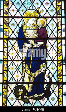 Marie et l'enfant Jésus dépeint dans le vitrail à l'église St.Magnus Lerwick Banque D'Images