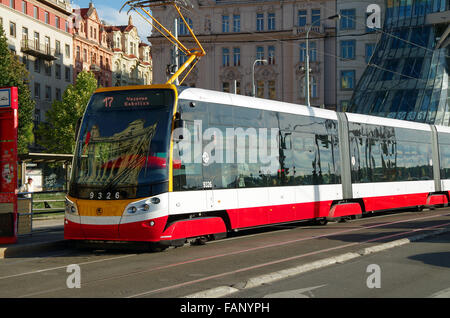 Prague, Type 15T, tram n° 9326 nábřezi Masarykovo Banque D'Images