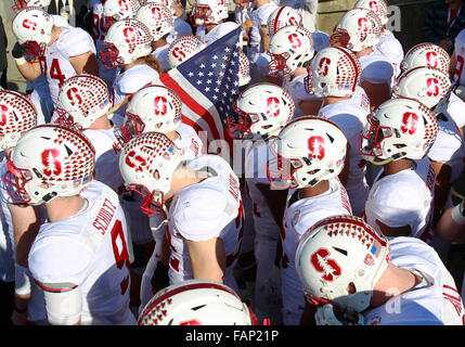 Pasadena, CA, USA. 1er janvier 2016. PASADENA, CA - JAN. 1, 2016 - Stanford | prend le champ avant le début de la Rose Bowl contre l'Iowa. © K.C. Alfred/U-T San Diego/ZUMA/Alamy Fil Live News Banque D'Images