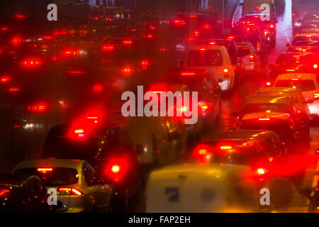 Jum de trafic aux heures de pointe à Paris Banque D'Images