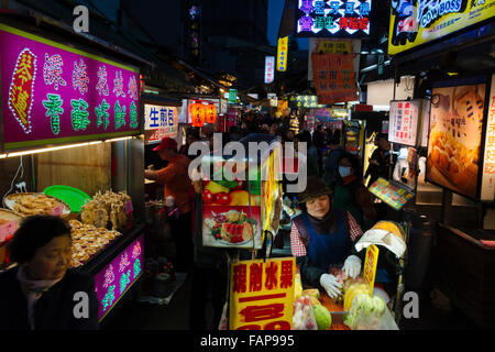 Des kiosques à l'alimentation du marché de nuit de Shilin, Taipei, Taiwan Banque D'Images