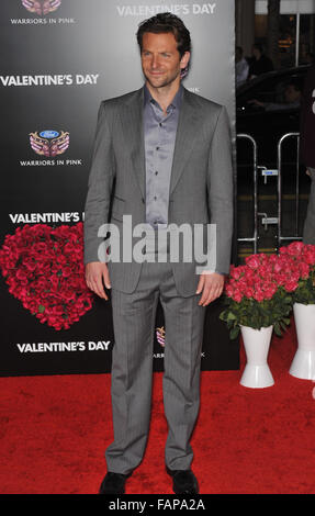 LOS ANGELES, CA - 8 février 2010 : Bradley Cooper à la première mondiale de son nouveau film 'Valentine's Day' au Grauman's Chinese Theatre, à Hollywood. Banque D'Images