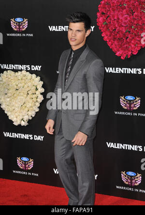 LOS ANGELES, CA - 8 février 2010 : Taylor Lautner lors de la première mondiale de son nouveau film 'Valentine's Day' au Grauman's Chinese Theatre, à Hollywood. Banque D'Images