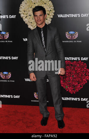 LOS ANGELES, CA - 8 février 2010 : Taylor Lautner lors de la première mondiale de son nouveau film 'Valentine's Day' au Grauman's Chinese Theatre, à Hollywood. Banque D'Images