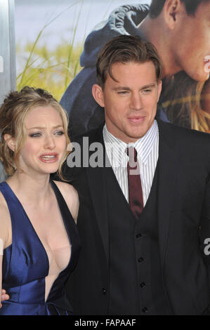 LOS ANGELES, CA - 1 février 2010 : Channing Tatum et Amanda Seyfried lors de la première mondiale de son nouveau film 'Cher John' au Grauman's Chinese Theatre, à Hollywood. Banque D'Images