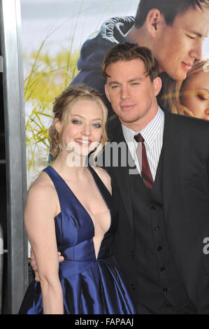 LOS ANGELES, CA - 1 février 2010 : Channing Tatum et Amanda Seyfried lors de la première mondiale de son nouveau film 'Cher John' au Grauman's Chinese Theatre, à Hollywood. Banque D'Images