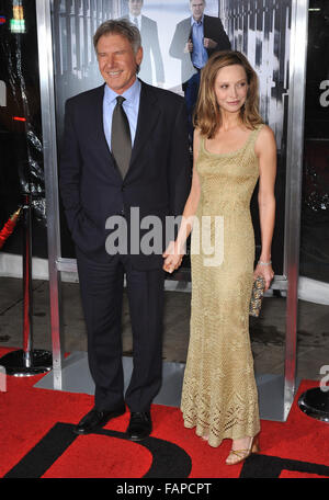 LOS ANGELES, CA - le 19 janvier 2010 : Harrison Ford & Calista Flockhart lors de la première de son nouveau film "mesures extraordinaires" au Grauman's Chinese Theatre, à Hollywood. Banque D'Images