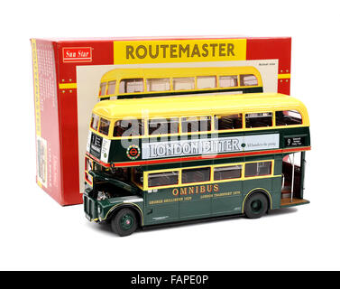 Sun Star London Transport Routemaster bus à impériale 1:24 scale model Banque D'Images