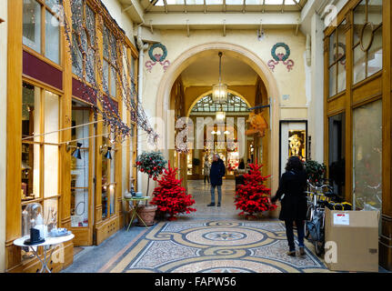 Passage couvert Galerie Vivienne pendant la période de Noël, près de Palais Royal, galerie, Paris, France. Banque D'Images