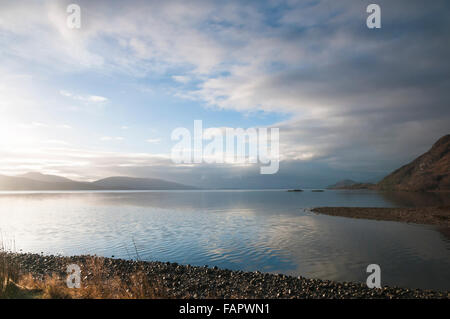 Le Loch Linnhe jusqu'à l'hiver de Sallachan point soleil, Ardgour, Ecosse Banque D'Images