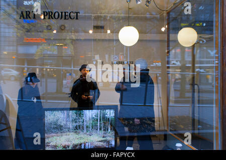 Projet d'Art Gallery à Simonkatu street, Helsinki, Finlande. Le projet d'Art à Simonkatu. L'une des nombreuses galeries d'artistes Banque D'Images