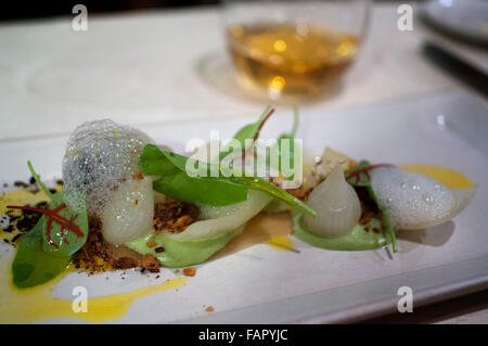 Restaurant de Spis, Helsinki, Finlande. 'Oignon et sorrel' l'un des délicieux plats proposés par le restaurant Spis Helsinki. Finl Banque D'Images