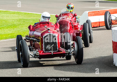 1934 Alfa Romeo Tipo B détenue et pilotée par Christopher Mann, vue ici au Goodwood Revival 2015 Banque D'Images