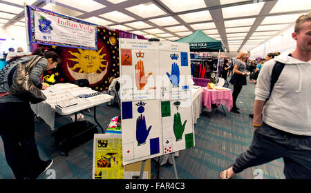 Los Angeles, CA, USA. 06Th Jan, 2016. Vue sur le marché au cours de la discipline et de l'Expo au Los Angeles Convention Center. Tous les jours de l'événement vedette de yoga enseignants locaux et nationaux des 150 classes et ateliers, des aliments sains, de la musique live et un cours du marché. Crédit : Brian Cahn/ZUMA/Alamy Fil Live News Banque D'Images