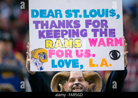 3 décembre 2016 : un ventilateur béliers contient jusqu'un signe au cours de la NFL football match entre la Saint Louis Rams et les San Francisco 49ers à Levi's Stadium à Santa Clara, CA. Les béliers ont perdu à la la 49ers 19-16. Damon Tarver/Cal Sport Media Banque D'Images