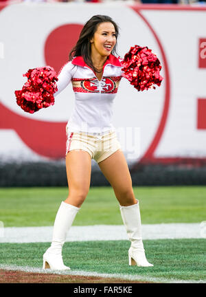 3 décembre 2016 : San Francisco 49ers cheerleader en action au cours de la NFL football match entre la Saint Louis Rams et les San Francisco 49ers à Levi's Stadium à Santa Clara, CA. Les béliers ont perdu à la la 49ers 19-16. Damon Tarver/Cal Sport Media Banque D'Images