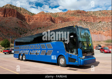 Tour bus en stationnement au Zion National Park, Utah, USA. Banque D'Images