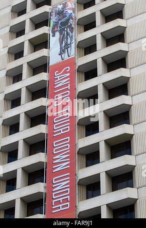 Adelaide Australie 4e janvier 2016. Les affiches faisant la promotion du vélo Santos Tour Down Under qui commence en Janvier 16-24 à Adélaïde. Le Tour Down Under est une course cycliste dans et autour d'Adelaïde, Australie du Sud qui attire des coureurs de partout dans le monde. Credit : amer ghazzal/Alamy Live News Banque D'Images