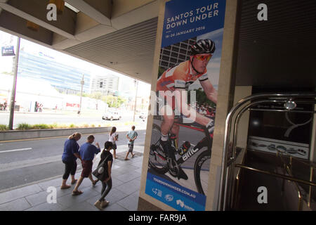 Adelaide Australie 4e janvier 2016. Les affiches faisant la promotion du vélo Santos Tour Down Under qui commence en Janvier 16-24 à Adélaïde. Le Tour Down Under est une course cycliste dans et autour d'Adelaïde, Australie du Sud qui attire des coureurs de partout dans le monde. Credit : amer ghazzal/Alamy Live News Banque D'Images