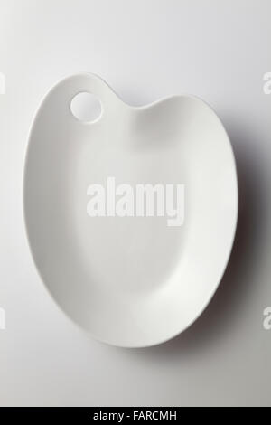 Dîner blanc propre plaque avec ombre portée Banque D'Images