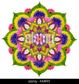 Floral mandala - LE CIEL SACRÉ Lotus- à base de plantes et fleurs d'été. Fait main isolé collage abstrait Banque D'Images