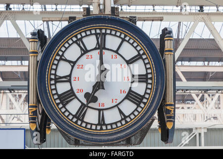 L'Angleterre, Londres, gare de Waterloo Station, Réveil Banque D'Images