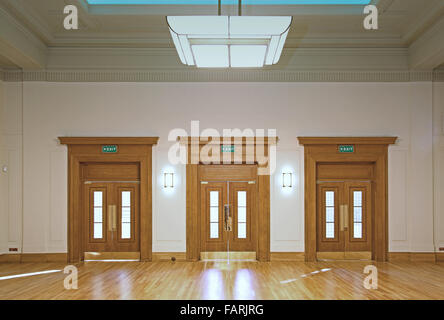 De l'intérieur récemment rénové, l'Assemblée générale de l'hôtel de ville de Hackney, Londres. Un bel exemple d'un intérieur art déco des années 1930 Banque D'Images