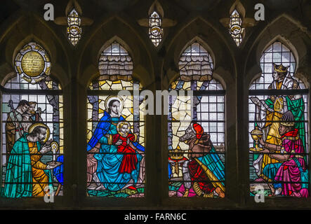 Fenêtre en verre de plomb colorée à la cathédrale d'Exeter, Devon, Angleterre, Royaume-Uni Banque D'Images