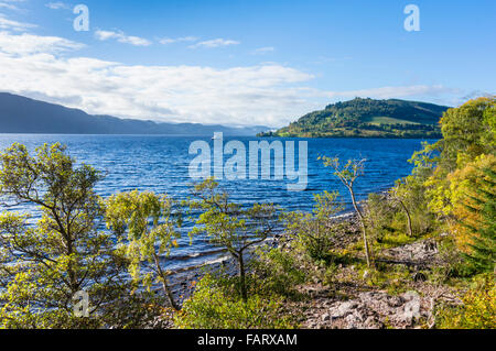 Loch Ness pittoresque du côté du loch sur la A82 road Highlands of Scotland UK GB EU Europe Banque D'Images