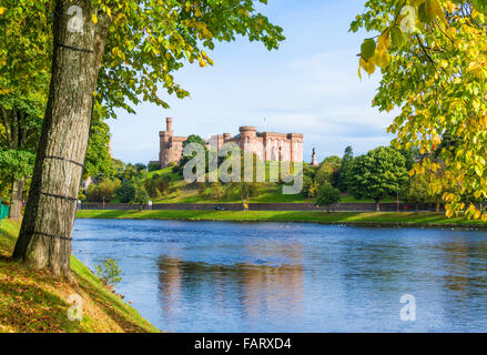 Le château d'Inverness et sheriff court des rives de la rivière Ness des Highlands d'Écosse EU UK GO Europe Banque D'Images
