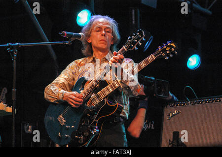 Lugano, Suisse - 8 juillet 2004 : le guitariste Steve Howe de Yes groupe au cours de l'Estival Jazz de Lugano, Suisse Banque D'Images