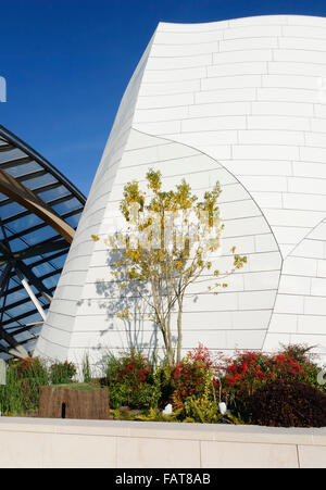 Fondation Louis Vuitton, par l'architecte Frank Gehry, art museum et centre culturel au Bois de Boulogne, Paris, France. Banque D'Images