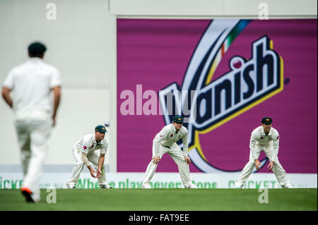 Sydney, Australie. 08Th Jan, 2016. (L-R) Vice-Captsin australien David Warner, le Capitaine Steve Smith et Mitchell Marsh vu fielding pendant 2 jours du 3e test match entre l'Australie et les Antilles au Sydney Cricket Ground à Sydney. Credit : Action Plus Sport/Alamy Live News Banque D'Images