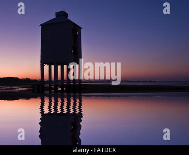 Burnham-on-sea neuf bas de jambe à l'aube du phare Banque D'Images