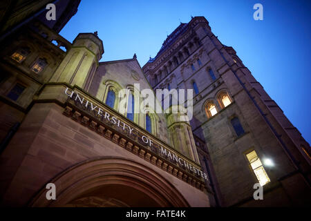 L'extérieur de l'Université de Manchester le vieux carré à l'Université de Manchester du campus principal sur Oxford Road traditionnel. Banque D'Images