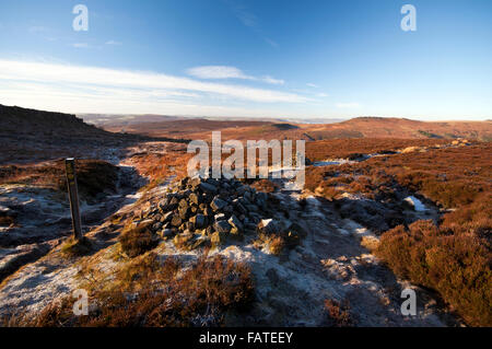 La vue à l'ouest de Burbage Moor, regardant dans la direction de Carl à pied, et Higger Tor dans le Peak District National Park Banque D'Images