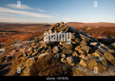 La vue à l'ouest de Burbage Moor, regardant dans la direction de Carl à pied, et Higger Tor dans le Peak District National Park Banque D'Images