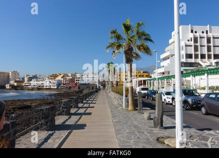 Tenerife, Îles Canaries - windy côte sud El Medano, station de sports d'eau haut. Banque D'Images