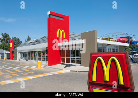 Restaurant McDonald's, les ressorts, la municipalité métropolitaine d'Ekurhuleni, la Province de Gauteng, Afrique du Sud Banque D'Images