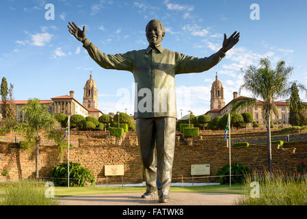 Statue de Mandela par l'Union des bâtiments sur Meintjieskop, Pretoria, Ville de la municipalité de Tshwane, Province de Gauteng, Afrique du Sud Banque D'Images