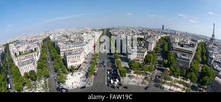 Vue panoramique sur Paris depuis le haut de l'Arc de Triomphe. Banque D'Images