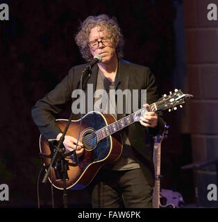 Du miel sauvage présente : Iain Matthews & Christine Collister et la Fille Au Pair (Gary Louris & Django Haskins) pour le groupe de réflexion sur l'autisme à Morgan-Wixson avec Gary Louris Théâtre : où : Santa Monica, Californie, États-Unis Quand : 23 Nov 2015 Banque D'Images