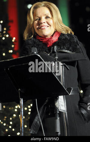 102e assemblée annuelle de l'arbre de Noël de Chicago à la cérémonie d'éclairage du Parc du Millénaire avec : Renée Fleming Où : Chicago, Illinois, United States Quand : 24 Nov 2015 Banque D'Images