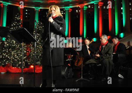 102e assemblée annuelle de l'arbre de Noël de Chicago à la cérémonie d'éclairage du Parc du Millénaire avec : Renée Fleming Où : Chicago, Illinois, United States Quand : 24 Nov 2015 Banque D'Images