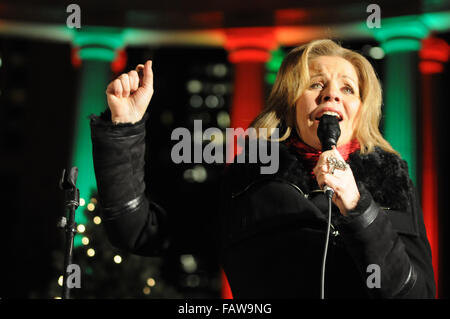 102e assemblée annuelle de l'arbre de Noël de Chicago à la cérémonie d'éclairage du Parc du Millénaire avec : Renée Fleming Où : Chicago, Illinois, United States Quand : 24 Nov 2015 Banque D'Images