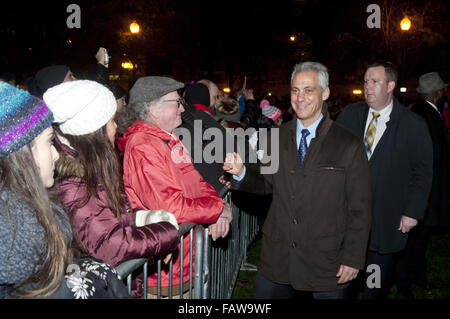 102e assemblée annuelle de l'arbre de Noël de Chicago à la cérémonie d'éclairage du Parc du Millénaire comprend : Rahm Emanuel Où : Chicago, Illinois, United States Quand : 24 Nov 2015 Banque D'Images